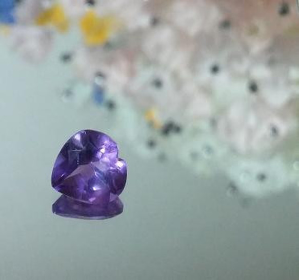 アメジスト　カラーチェンジ　　紫水晶　1.5ｃｔ程　ルース 1枚目の画像