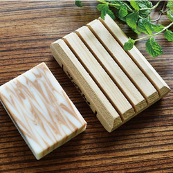 手工檜木潤膚皂+原木皂架禮盒 第1張的照片