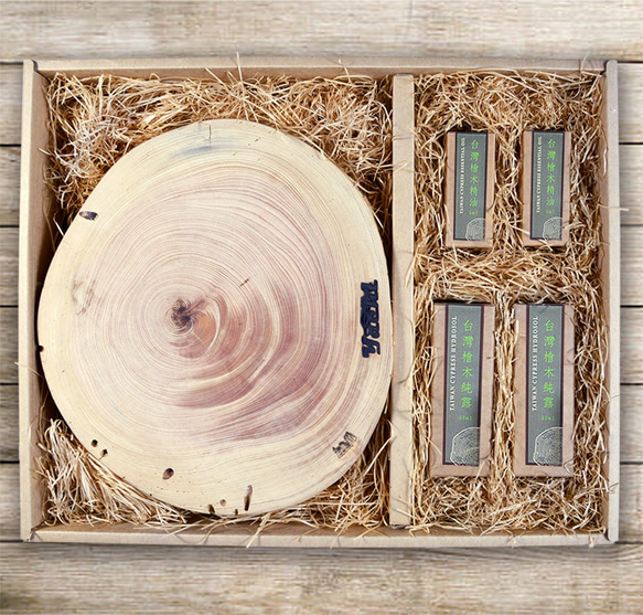 台灣檜木隔熱墊.香氛禮盒(檜木墊x2+檜木精油x2+檜木露x2)-舒緩緊張情緒 第1張的照片