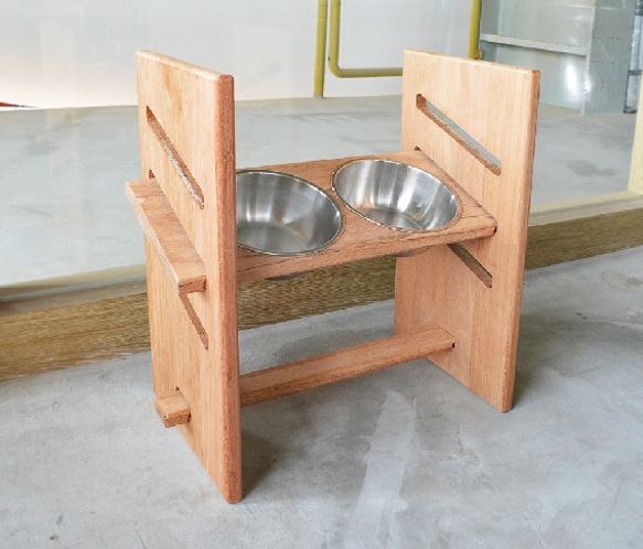 毛小孩的原木餐桌 (可依照毛小孩身高客製化高度) 第1張的照片