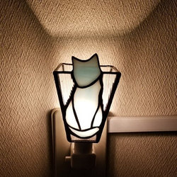 ステンドグラス☆しっぽマフラー猫のおやすみランプ☆水色 4枚目の画像