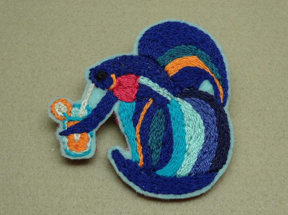 刺繍ブローチ　オレンジシュカッシュ 1枚目の画像