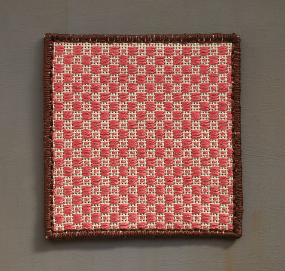刺繍コースター（桃色・茶・格子） 1枚目の画像