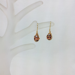 ガーネットのワイヤーラッピングピアス　《pierced earrings》 3枚目の画像