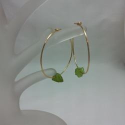 ペリドットのフープピアス　《pierced earrings》 3枚目の画像