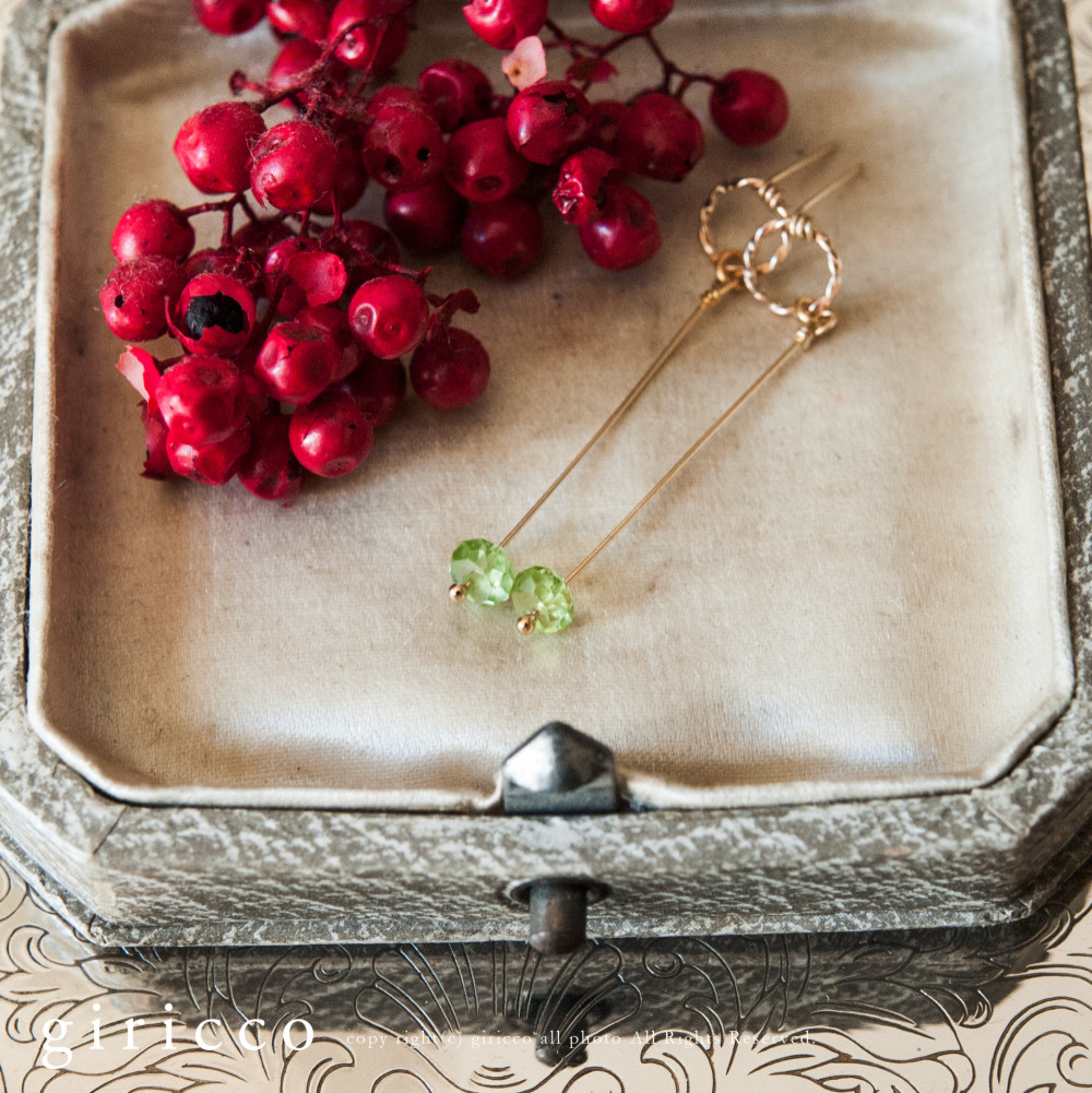 誕生月-８月生まれ/ペリドット/誕生石のシンプルで女性らしい気品のあるピアス。（TJ10923-8）