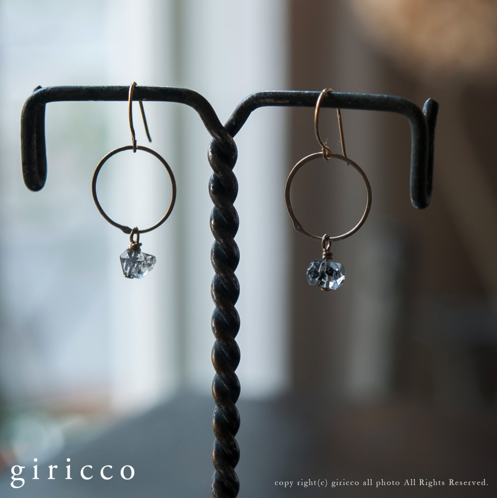 水晶×オリジナルブラスリングのシンプルで上品なピアス/イヤリング（TJ10936）