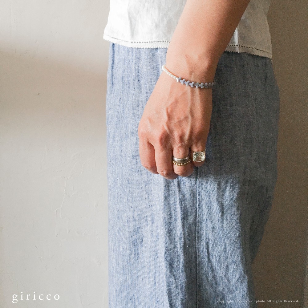 紫陽花ブレス：パープル | フランス製ヴィンテージガラスビーズとホワイトスフレのブレスレット（TJ10979）