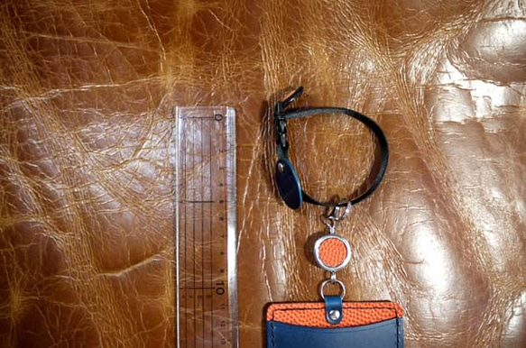 チームカラーとバスケットボールの革を使用したパスケース「三河カラー（青×黒）」※受注生産品 6枚目の画像
