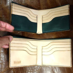 折り財布（札入れ2ヵ所・左右カード入れ）ヌメ革やサドルレザーを使用しています。 3枚目の画像