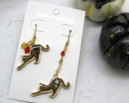 カヤ様お取置きです。Ｎｏ．14 しがみつき猫 星 月 レジン ピアス 0_903a665350318f4eae7b37029438