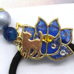 蓮と猫のヘアゴム 群青のロータス レジンのヘアゴム 青（2個セット） 2枚目の画像