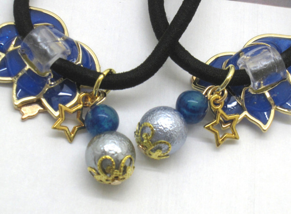 蓮と猫のヘアゴム 群青のロータス レジンのヘアゴム 青（2個セット） 4枚目の画像