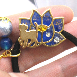 蓮と猫のヘアゴム 群青のロータス レジンのヘアゴム 青（2個セット） 5枚目の画像