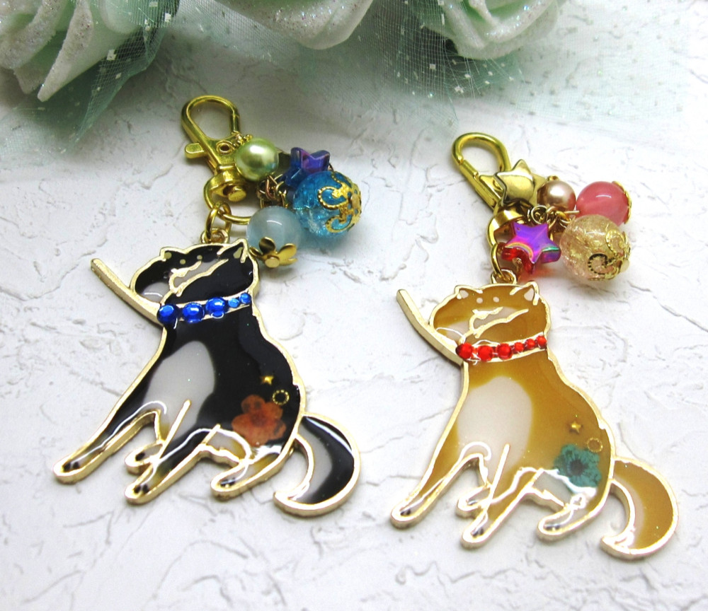 オーダー・受注】柴犬散歩☆拒否柴 大きめチャーム ミニキーホルダー レジン その他アクセサリー MIKAMO(ミカモ) 通販|Creema(クリーマ) キラキラ☆クリアにゃんこ チャーム キーホルダー アクセサリー