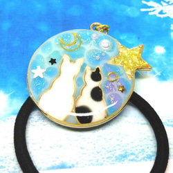 夢かわ☆パステルの海塗り　白猫と黒ブチ猫さんのヘアゴム 2枚目の画像