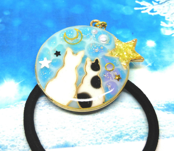 夢かわ☆パステルの海塗り　白猫と黒ブチ猫さんのヘアゴム 2枚目の画像