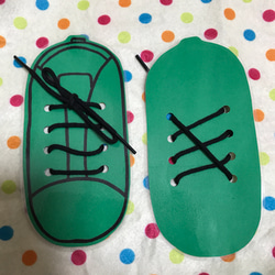 保育士の手作りおもちゃ 靴ひも通し 靴紐練習 モンテッソーリ ハンドメイド 3枚目の画像