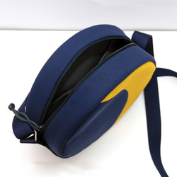 Moon Pochette Crescent Navy 第3張的照片