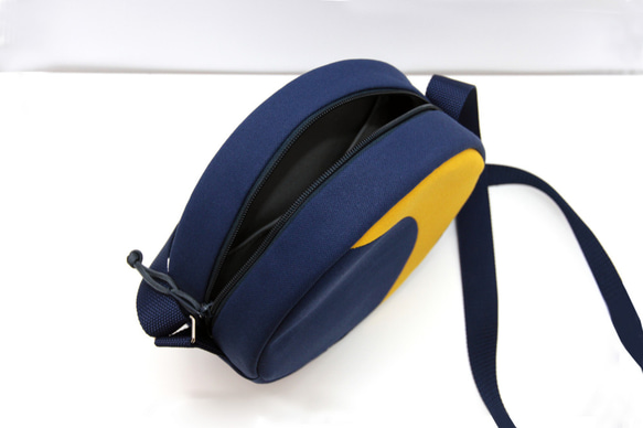 Moon Pochette Crescent Navy 第3張的照片