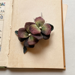 染め花　なかよしビオラのブローチ 5枚目の画像