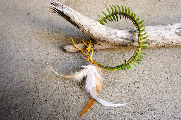 Baby crown 【Hippie Feather 】羽根と植物のボヘミアンなヘッドドレス。 2枚目の画像