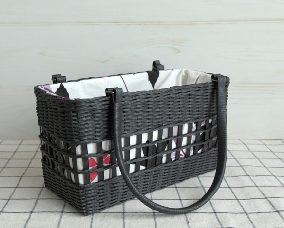 浴衣かごバッグ　黒×紫花柄（四角） 3枚目の画像