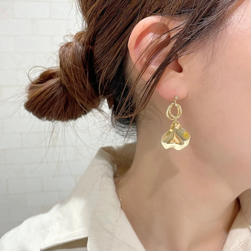大ぶり ピアス ゴールド flower ダブル リング ピアス / イヤリング 