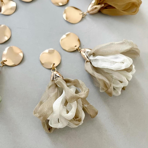 ふんわり軽い大人シフォンタッセルピアス / イヤリング 釘狀耳環 Meiry