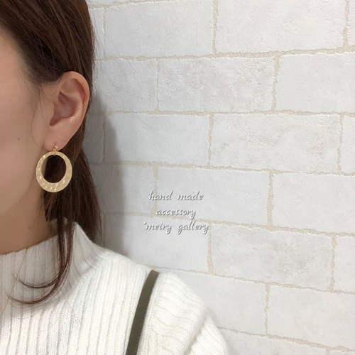 simple style〜 大ぶりマットゴールドフープ ピアス/イヤリング ピアス ...