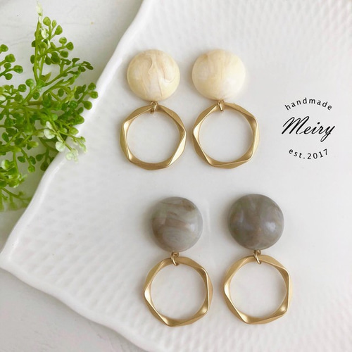 マーブルカボション×マットゴールドリングのレトロアンティーク大ぶり  