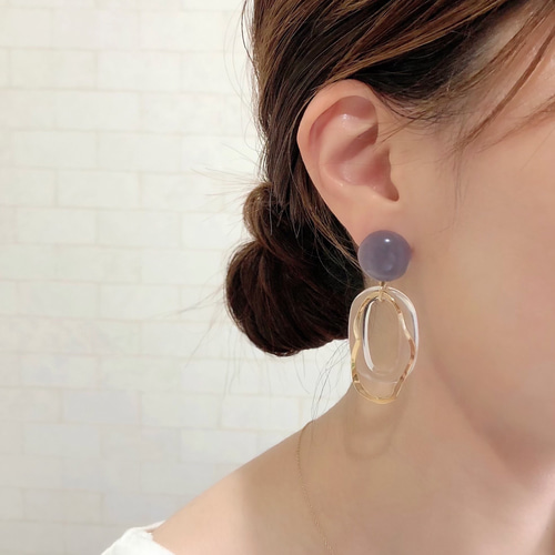 2colorシアーカボションとゴールドプレートの大ぶりピアス 