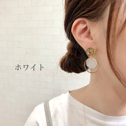 2color天然シェルとゴールドプレートの大ぶりピアス / イヤリング/チタンピアス/樹脂ピアス 4枚目の画像