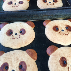 駄菓子屋さんの手作り動物ぱんシリーズ。ぱんだ。パンダ。2頭入り。みそぱん。岩手県産の南部小麦使用。 2枚目の画像