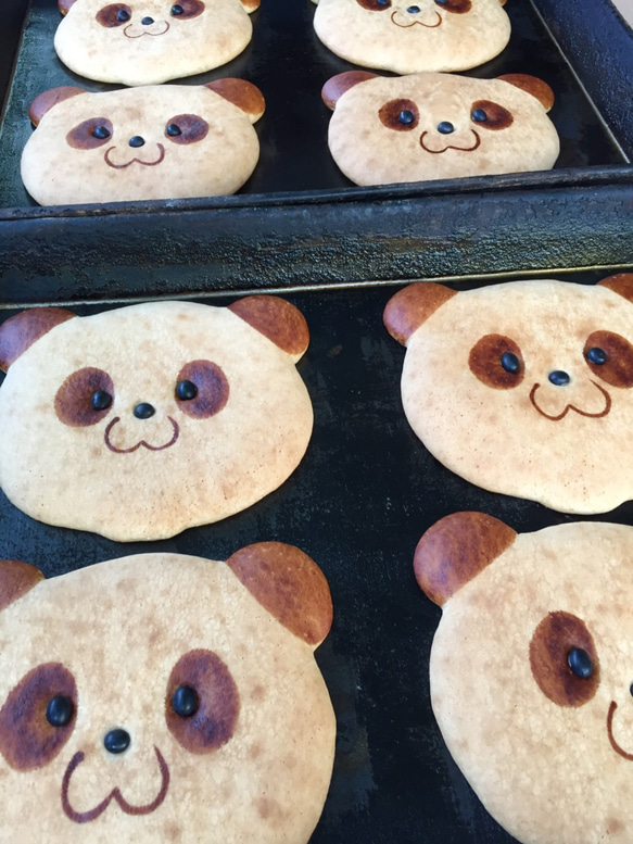 駄菓子屋さんの手作り動物ぱんシリーズ。ぱんだ。パンダ。2頭入り。みそぱん。岩手県産の南部小麦使用。 2枚目の画像