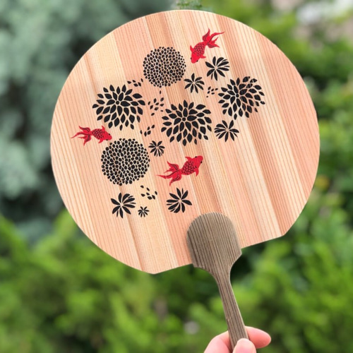 木のうちわ 涼しげな鉢の中（金魚） その他インテリア雑貨 宮岡製箱所