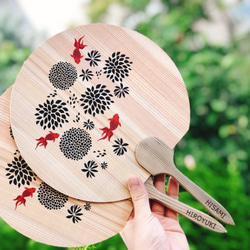 レーザー名入れ [オリジナル木のうちわ] 涼しげな鉢の中（金魚