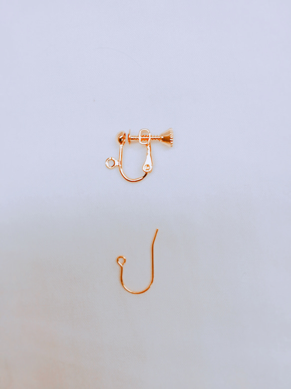 螺旋ゴールドと揺れるコットンパールのピアス/イヤリング 4枚目の画像