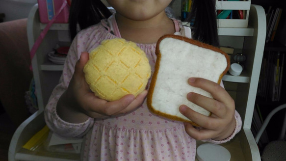 受注作製★フェルトのパン3個 2枚目の画像
