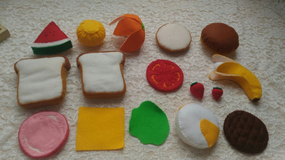 ハンバーガーと食パン2枚・果物セット 2枚目の画像