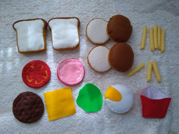 受注作製★ハンバーガーとポテト・食パン2枚のフェルトセット 2枚目の画像