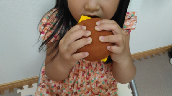 受注作製★ハンバーガーとポテト・食パン2枚のフェルトセット 3枚目の画像