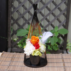花生け □花器 駿河千筋つぼみ花入 L ¥16,500（税込） □花材 茶