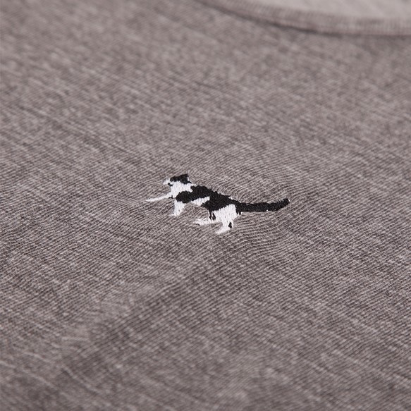 【わらい様オーダー専用】やかんと歩く猫　刺繍　バックラグランブラックレインワンピース 3枚目の画像