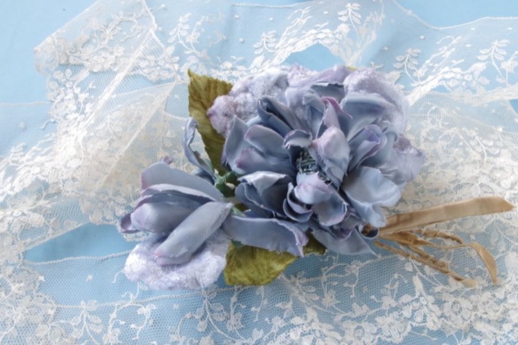 ブルーグレーのクラシックコサージュL