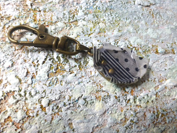 モノトーンバックチャーム（ドット、ボーダー） 1枚目の画像