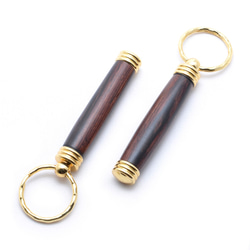 手作り木製の携帯用つまようじ入れ キーホルダー（緑色 染めた堅