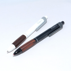 白 木製グリップのSKシャーボ+1 多機能ボールペン 2色+シャープペンシル ココボロを利用 1枚目の画像