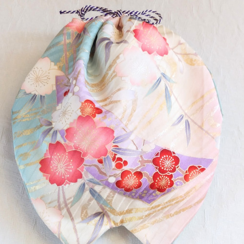 さくらポーチ 着物生地で作りました 桜の形 桜の柄 シルク ポーチ 化粧  