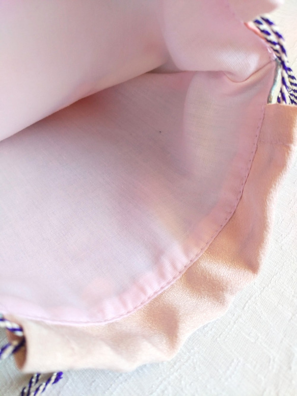 さくらポーチ　着物生地で作りました　桜の形　桜の柄　シルク　ポーチ　化粧ポーチ　巾着　きんちゃく　絹 6枚目の画像